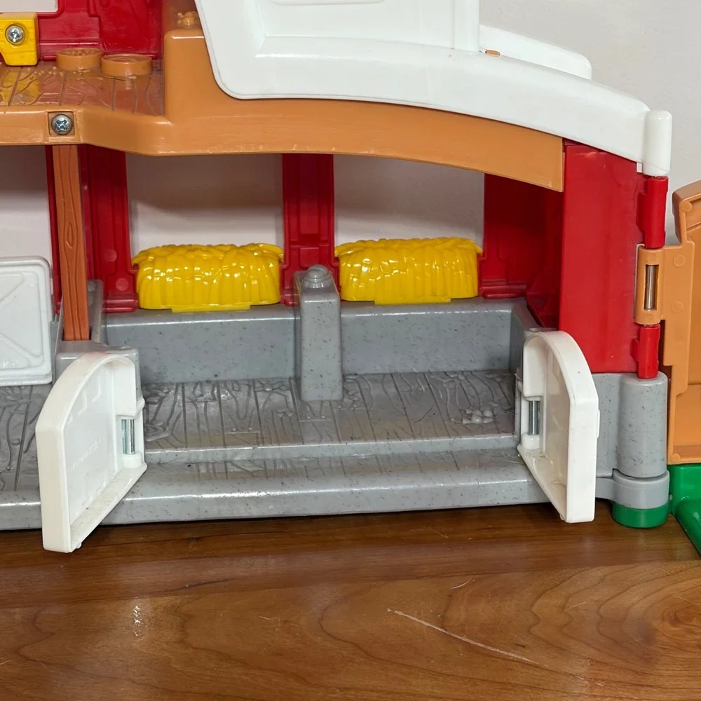Fisher Price Little People Animal Friends 2004 Farmhouse Red Barn Playset Y4482